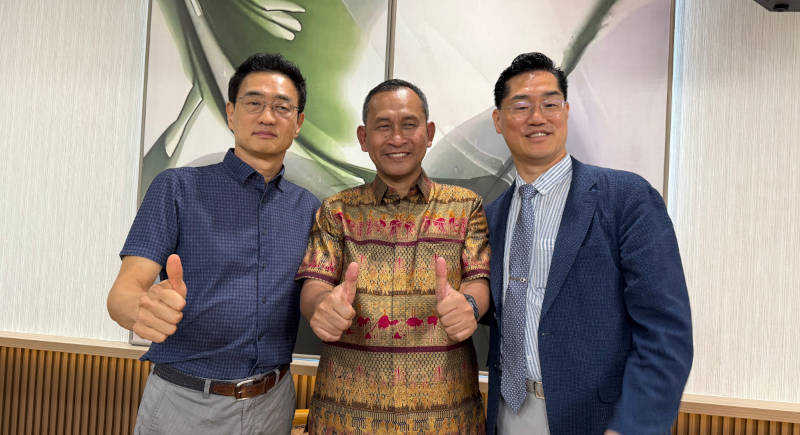 dr. Sung Won Shoi, dr. Wawan Mulyawan, dan dr. Daejung Choi